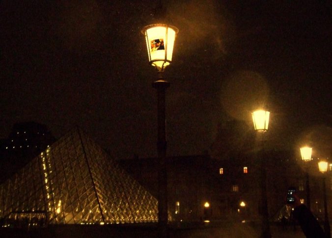 Artwork made of packing tape for the Stick Together project, hung up on a street lamp in Paris near Louvre by Max Zorn. Kunst mit Klebeband, art du ruban